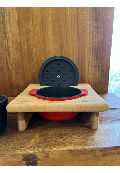 Lava Cast Iron Pan and Wooden Stand 10 cm Red